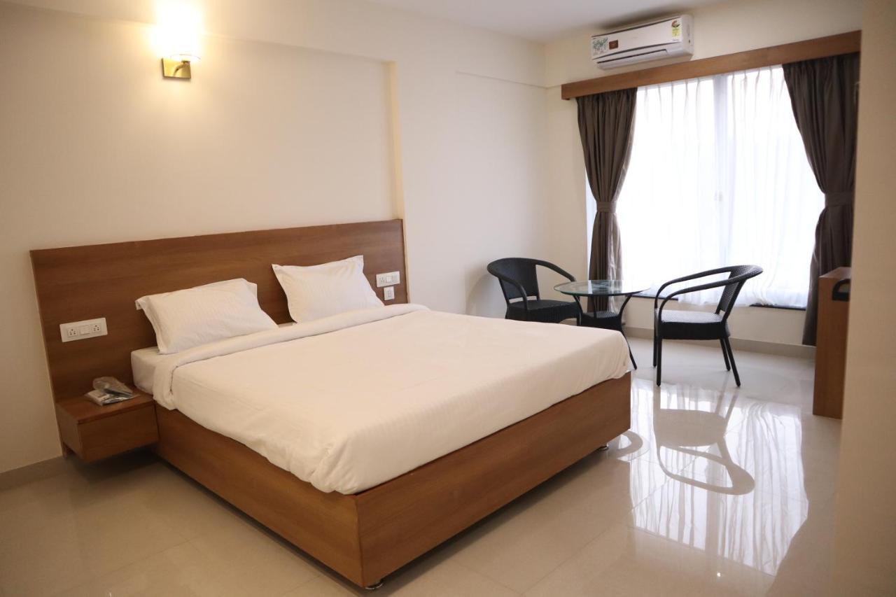Hotel Wayfarer Porvorim Bagian luar foto