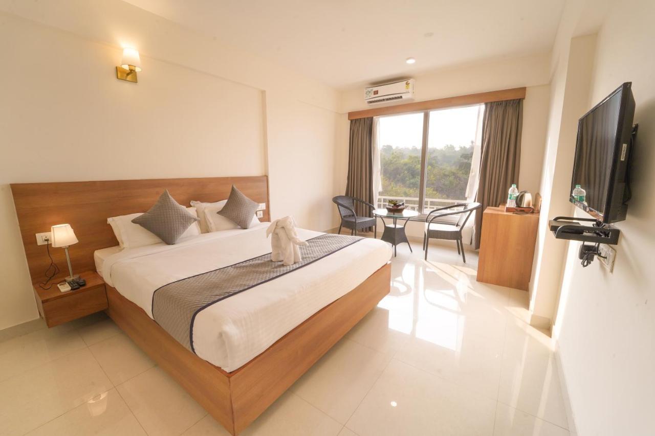 Hotel Wayfarer Porvorim Bagian luar foto